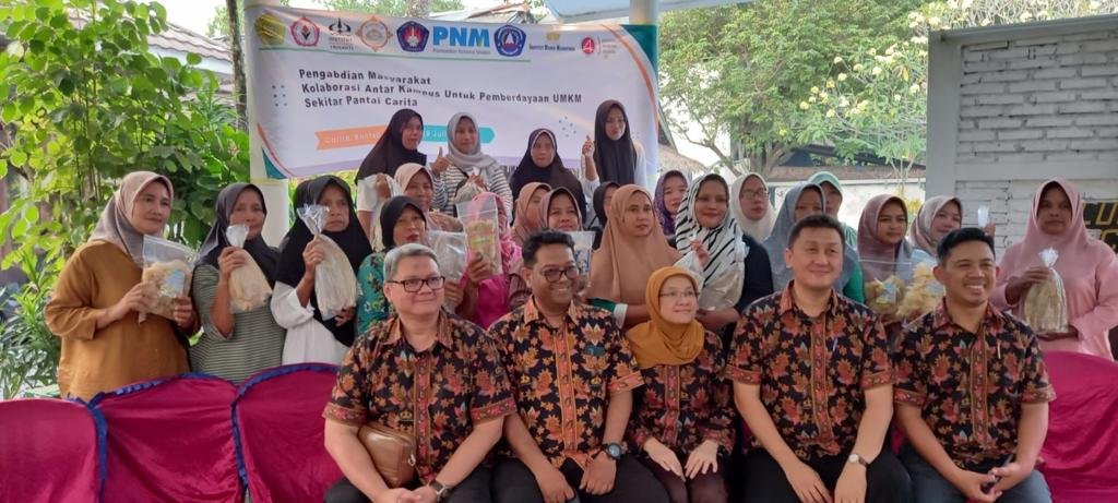 Institut Pariwisata Trisakti Berkolaborasi Dengan 7 PTS Lainnya Melaksanakan PKM Dalam Upaya Pemberdayaan UMKM Di Sekitar Pantai Carita, Banten